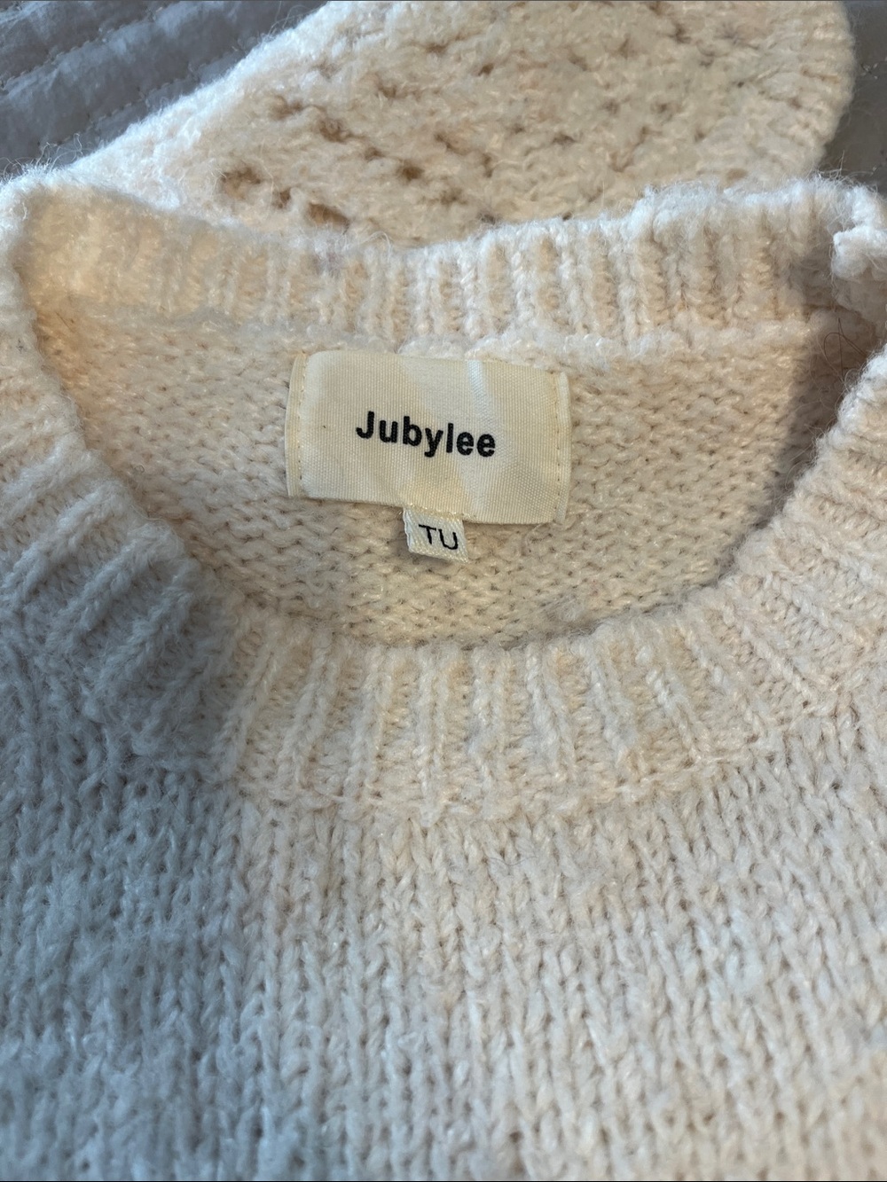 Cozy Ivory Scalloped Hem Knit Sweater - - Picture 4 of 4